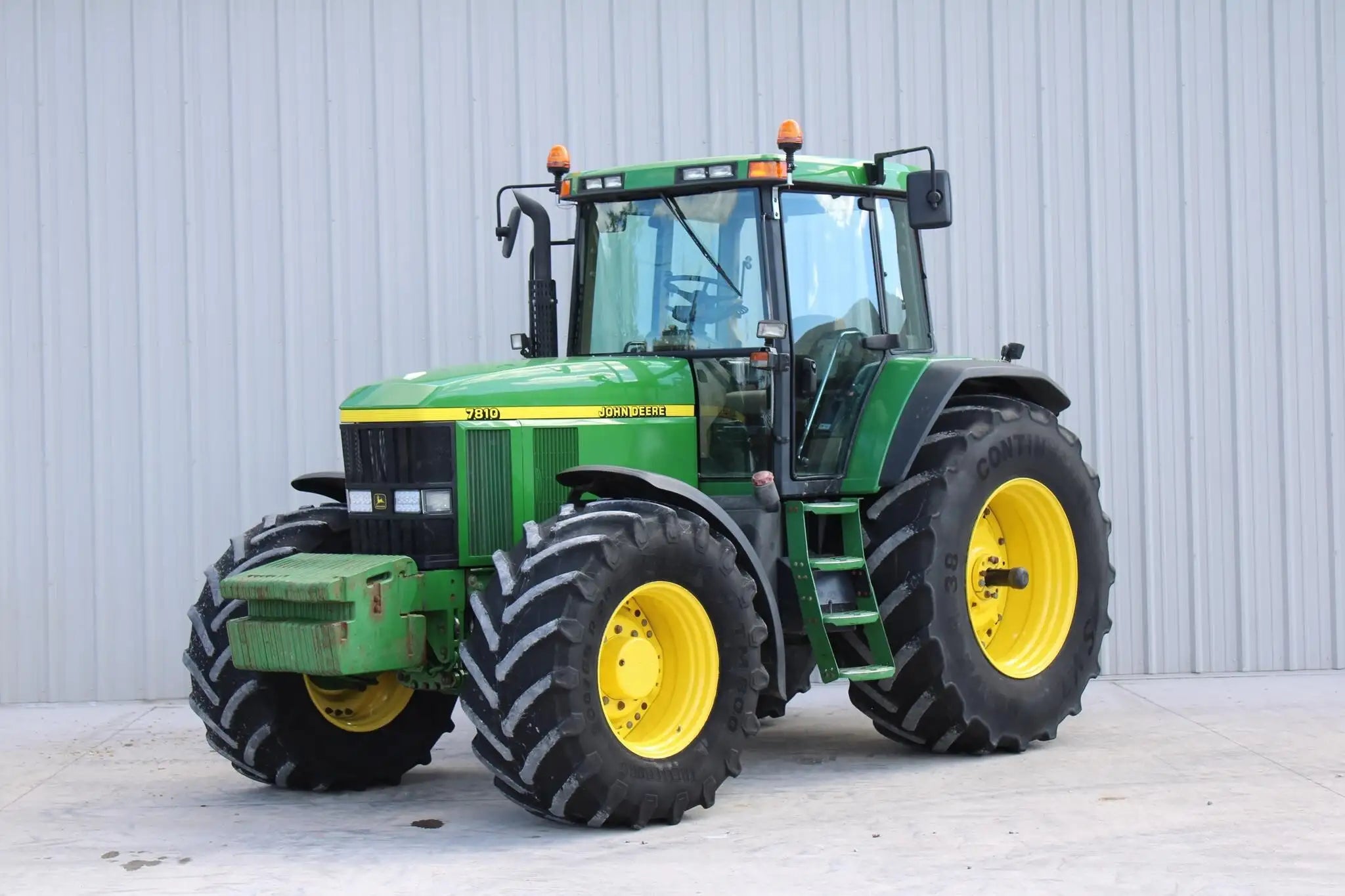 The John Deere 7810: A Powerhouse